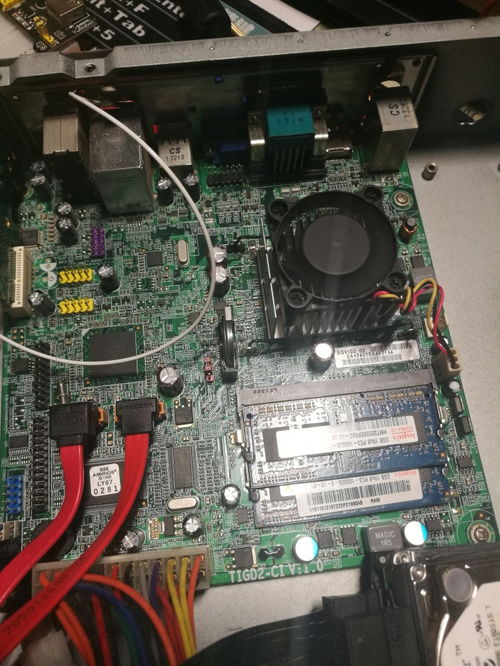 50元的D2550工控機改NAS下載機測評 顯示屏與實戰性能